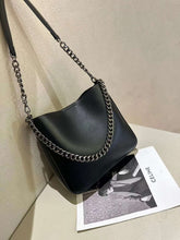 حقيبة كتف سوداء عملية بسعة مناسبة وسلسلة معدنيه انيقة - KSA